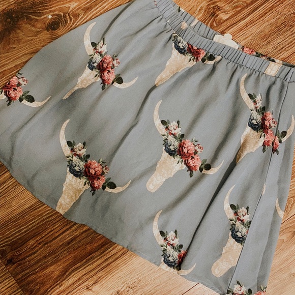 Cow skull skirt - Picture 1 of 1